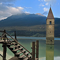 The submerged church tower in Lago di Resia at Curon Venosta / Graun, Dolomites, Italy
<BR><BR>More images at www.arterra.be</P>